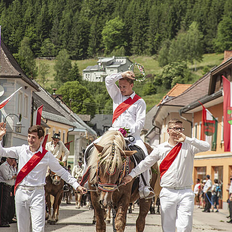 Heimatleuchten das Gurktal: Kranzelreiten in Weitensfeld 